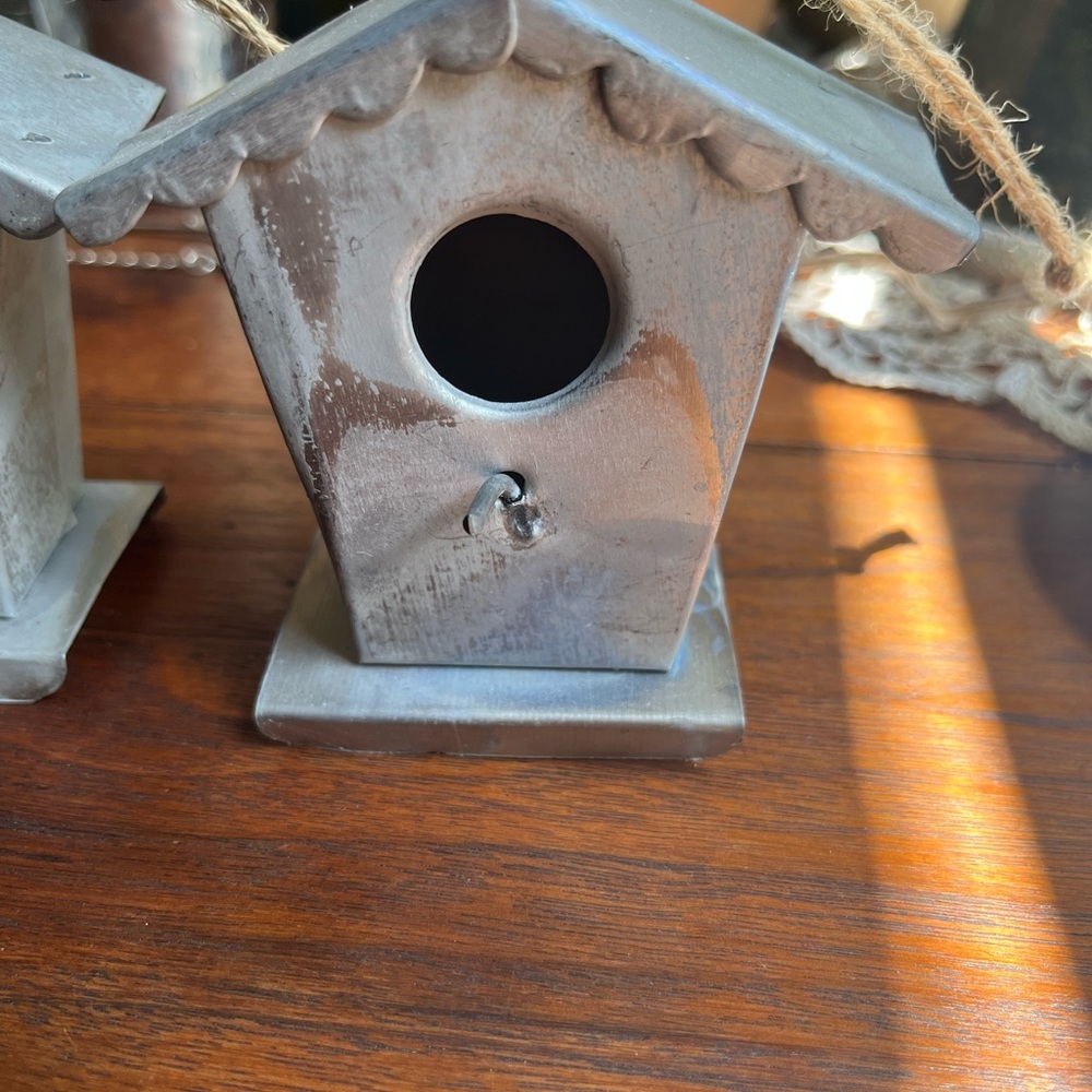 Tin sweet bird houses use as ornaments, decorating a mantle, bookshelf, or hang! - Picture 5 of 8